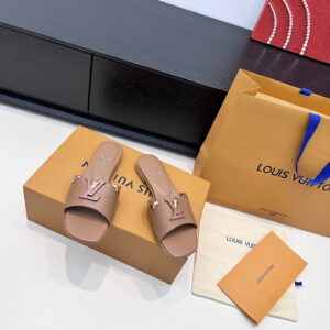Louis Vuitton - Mules plates - Nude logo LV