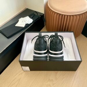 Chanel - Sneakers running - Blanc et noir