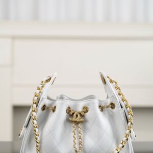 Chanel - Sac hobo - Blanc matelassé